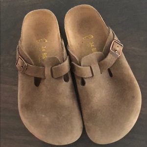 Brown Birkenstocks Boston size 34